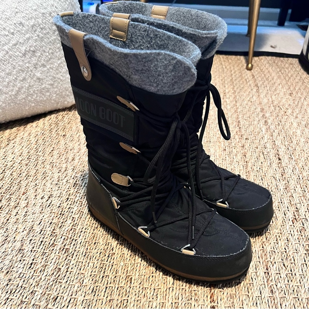 Moon Boot black snow boots wool lined size 40